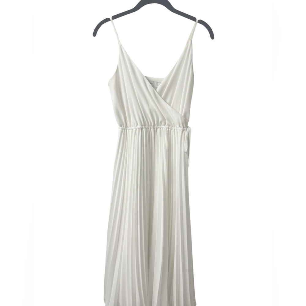 Pleated Bottom, Adjustable Straps, Classic Fit with Side tie.